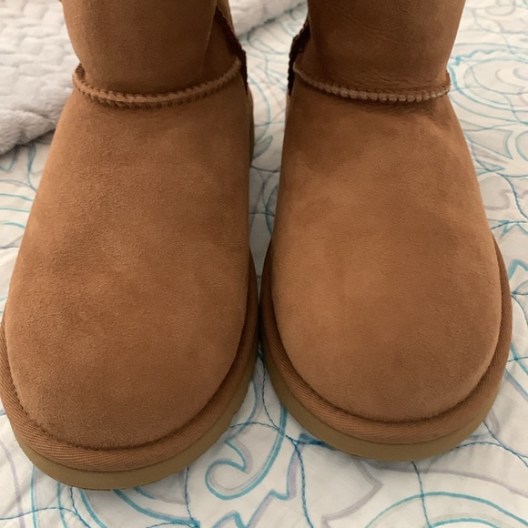Uggs - Picture 2 of 6